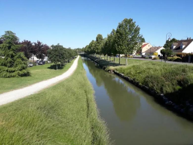 Maison En Location Fresnes Sur Marne Εξωτερικό φωτογραφία